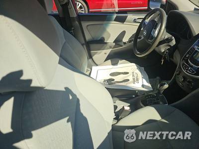 2013 Hyundai Accent SE Hatchback - zdjęcie 8 z 34 - miniatura