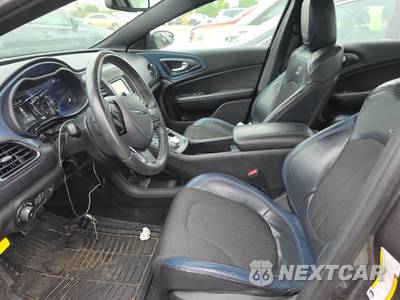 2015 Chrysler 200S - zdjęcie 7 z 32 - miniatura