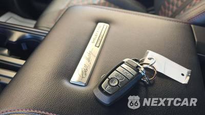 2024 Ford F-150 Lariat Crew Cab Short Bed - zdjęcie 18 z 20 - miniatura