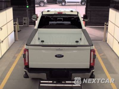 2025 Ford Super Duty F-250 Lariat Crew Cab Medium Bed - zdjęcie 5 z 23 - miniatura