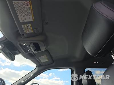 2025 Ford Super Duty F-250 Lariat Crew Cab Medium Bed - zdjęcie 18 z 22 - miniatura