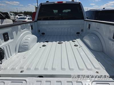 2025 Ford Super Duty F-250 Lariat Crew Cab Medium Bed - zdjęcie 17 z 23 - miniatura