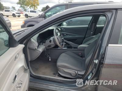 2025 Hyundai Elantra SEL Convenience - zdjęcie 7 z 18 - miniatura