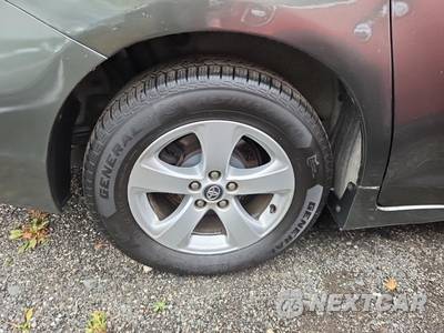 2019 Toyota Sienna LE 8-Passenger 119.3" WB - zdjęcie 10 z 26 - miniatura