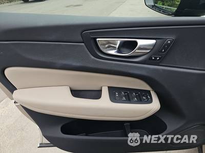2026 Volvo XC60 B5 Plus - zdjęcie 9 z 23 - miniatura