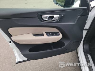 2026 Volvo XC60 B5 Plus - zdjęcie 9 z 26 - miniatura