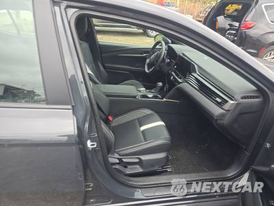 2026 Toyota Camry SE - zdjęcie 8 z 17 - miniatura