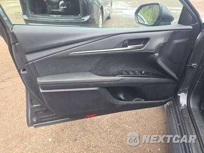 2026 Toyota Camry SE - zdjęcie 9 z 17 - miniatura