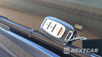 2018 Chrysler Pacifica LX 121.6" WB - zdjęcie 20 z 25 - miniatura