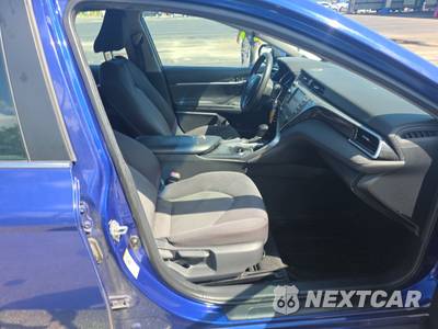2018 Toyota Camry LE - zdjęcie 8 z 31 - miniatura