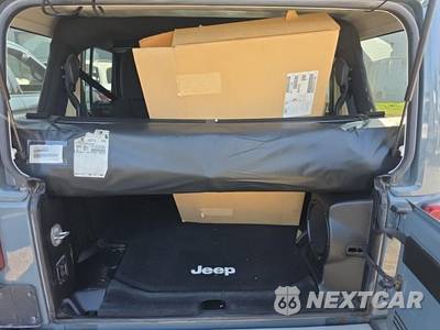 2014 Jeep Wrangler Unlimited Sahara - zdjęcie 19 z 21 - miniatura