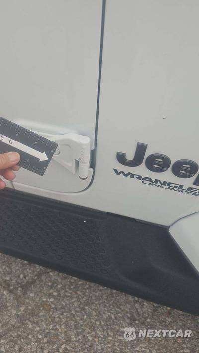 2021 Jeep Wrangler Unlimited Sahara High Altitude Edition - zdjęcie 23 z 25 - miniatura