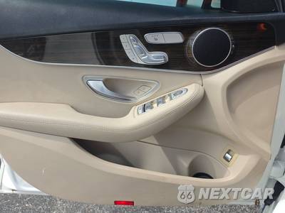 2020 Mercedes-Benz C 300 Sedan - zdjęcie 9 z 21 - miniatura