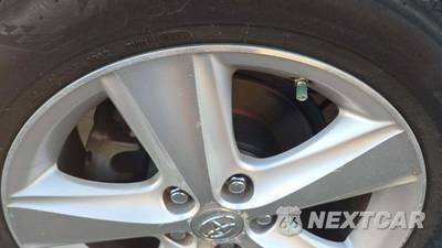 2010 Toyota Camry SE - zdjęcie 27 z 33 - miniatura