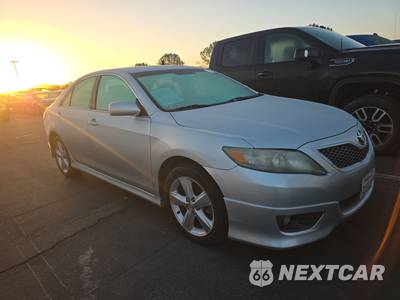 2010 Toyota Camry SE - zdjęcie 3 z 33 - miniatura