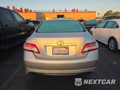 2010 Toyota Camry SE - zdjęcie 16 z 33 - miniatura
