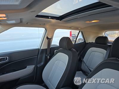 2025 Hyundai Venue SEL - zdjęcie 19 z 24 - miniatura