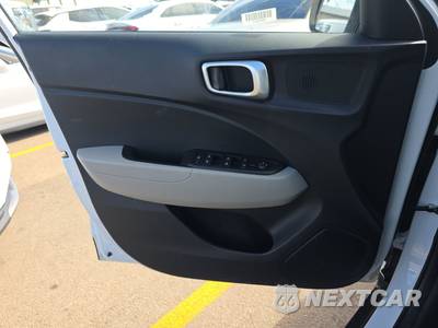2026 Hyundai Venue SEL - zdjęcie 9 z 29 - miniatura