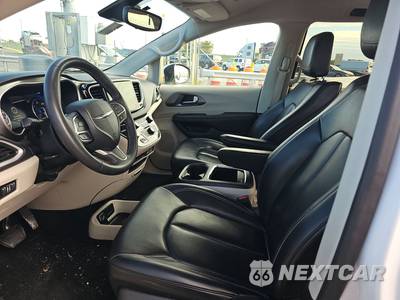 2023 Chrysler Pacifica Touring L 121.6" WB - zdjęcie 7 z 37 - miniatura