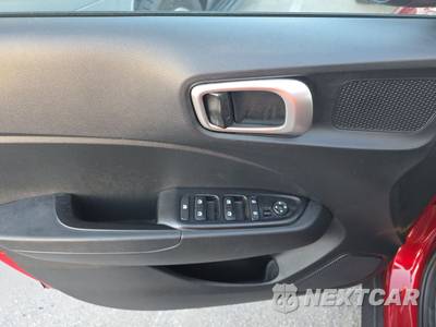 2025 Hyundai Venue SEL - zdjęcie 9 z 28 - miniatura