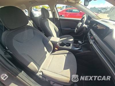 2025 Kia K4 LXS - zdjęcie 8 z 18 - miniatura
