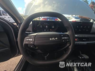 2025 Kia K4 LXS - zdjęcie 10 z 18 - miniatura