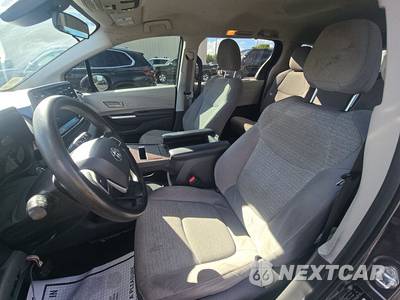 2021 Toyota Sienna LE 8-Passenger 120.5" WB - zdjęcie 7 z 41 - miniatura