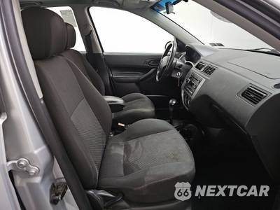 2006 Ford Focus ZX5 SES Hatchback - zdjęcie 8 z 38 - miniatura