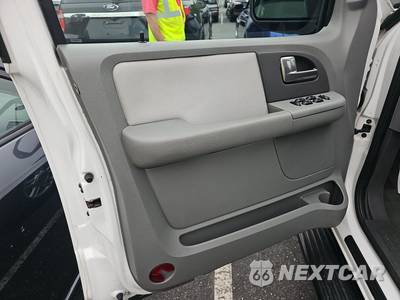 2004 Ford Expedition XLS - zdjęcie 9 z 30 - miniatura