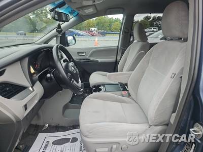 2017 Toyota Sienna LE 7-Passenger 119.3" WB - zdjęcie 7 z 28 - miniatura
