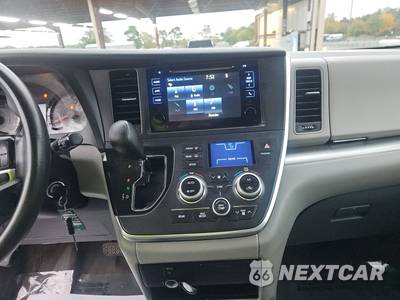 2017 Toyota Sienna LE 7-Passenger 119.3" WB - zdjęcie 11 z 28 - miniatura
