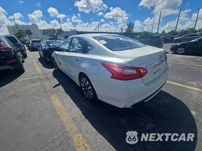 2017 Nissan Altima 2.5 SV - zdjęcie 6 z 18 - miniatura