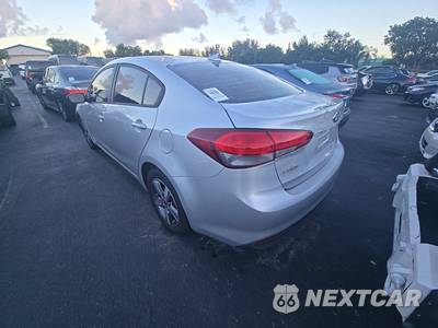 2018 Kia Forte LX Sedan - zdjęcie 6 z 18 - miniatura