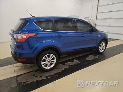 2017 Ford Escape SE - zdjęcie 4 z 36 - miniatura