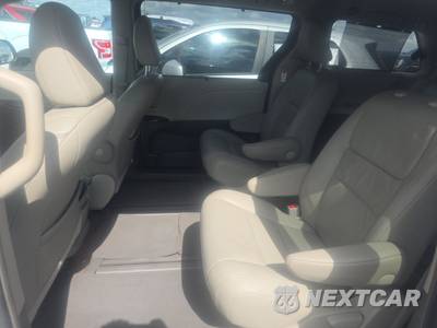 2017 Toyota Sienna XLE Premium 7-Passenger 119.3" WB - zdjęcie 13 z 18 - miniatura