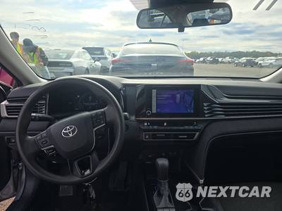 2025 Toyota Camry LE - zdjęcie 11 z 35 - miniatura