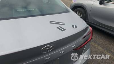 2025 Toyota Camry LE - zdjęcie 34 z 35 - miniatura