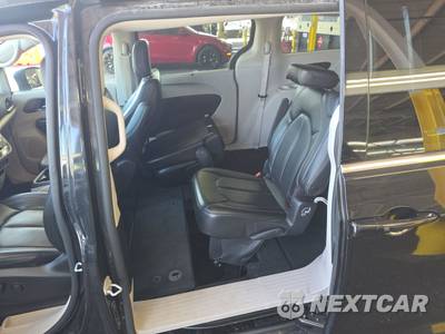 2023 Chrysler Pacifica Touring L 121.6" WB - zdjęcie 13 z 35 - miniatura