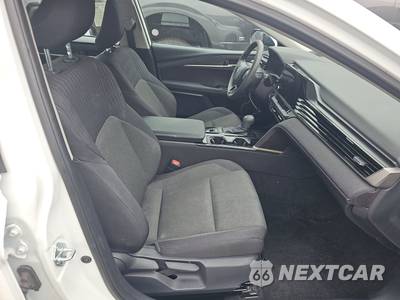 2025 Toyota Camry LE - zdjęcie 8 z 28 - miniatura