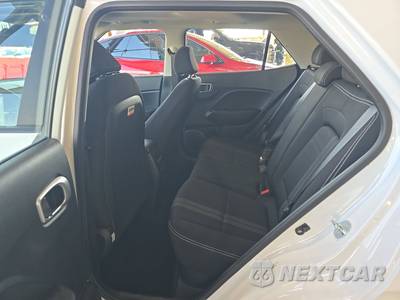 2025 Hyundai Venue SEL - zdjęcie 13 z 26 - miniatura