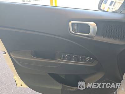 2025 Hyundai Venue SEL - zdjęcie 9 z 26 - miniatura