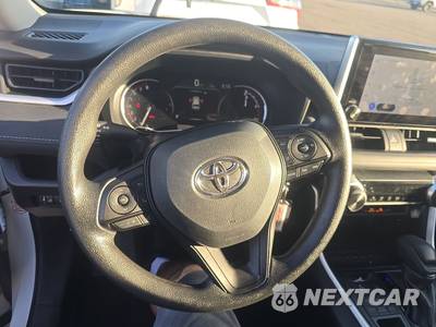2025 Toyota RAV4 LE - zdjęcie 10 z 27 - miniatura