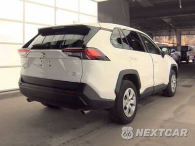 2025 Toyota RAV4 LE - zdjęcie 4 z 27 - miniatura