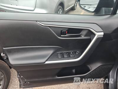 2025 Toyota RAV4 LE - zdjęcie 9 z 35 - miniatura