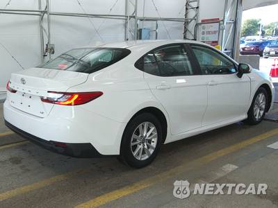 2025 Toyota Camry LE - zdjęcie 4 z 40 - miniatura