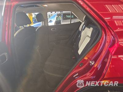 2025 Hyundai Venue SEL - zdjęcie 13 z 35 - miniatura