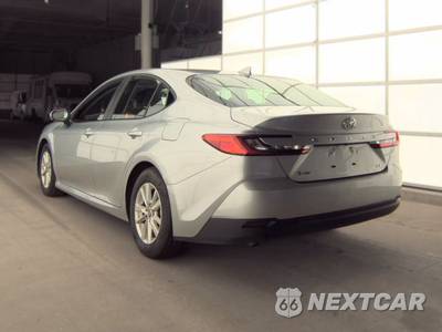 2025 Toyota Camry LE - zdjęcie 6 z 39 - miniatura