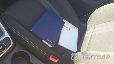 2025 Hyundai Venue SEL - zdjęcie 21 z 26 - miniatura