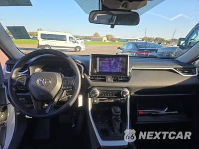 2025 Toyota RAV4 LE - zdjęcie 11 z 29 - miniatura