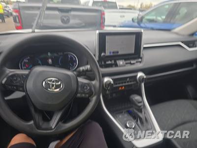 2025 Toyota RAV4 Hybrid XLE - zdjęcie 11 z 25 - miniatura